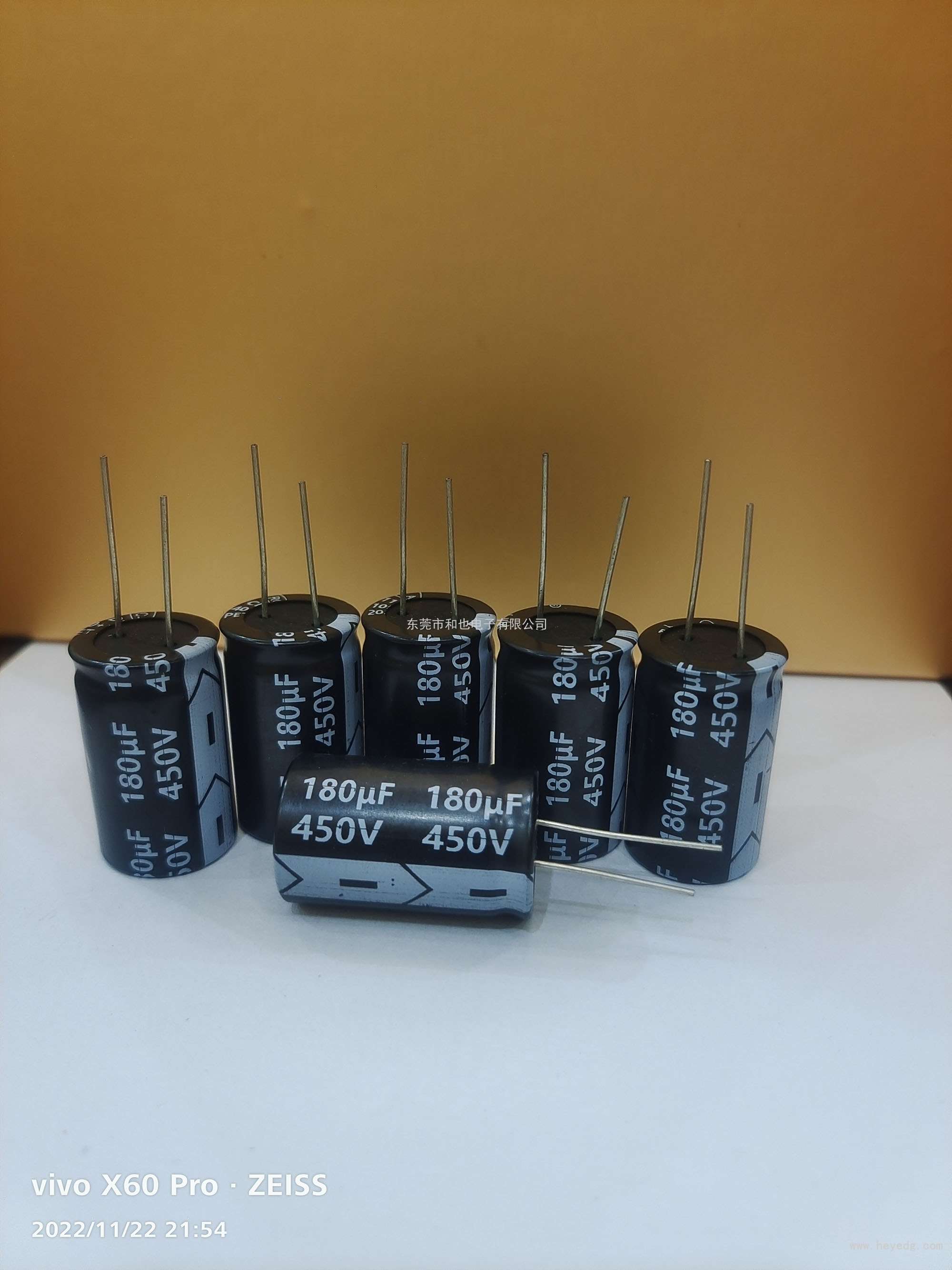 插件鋁電解電容：180UF/400V  22x35mm
